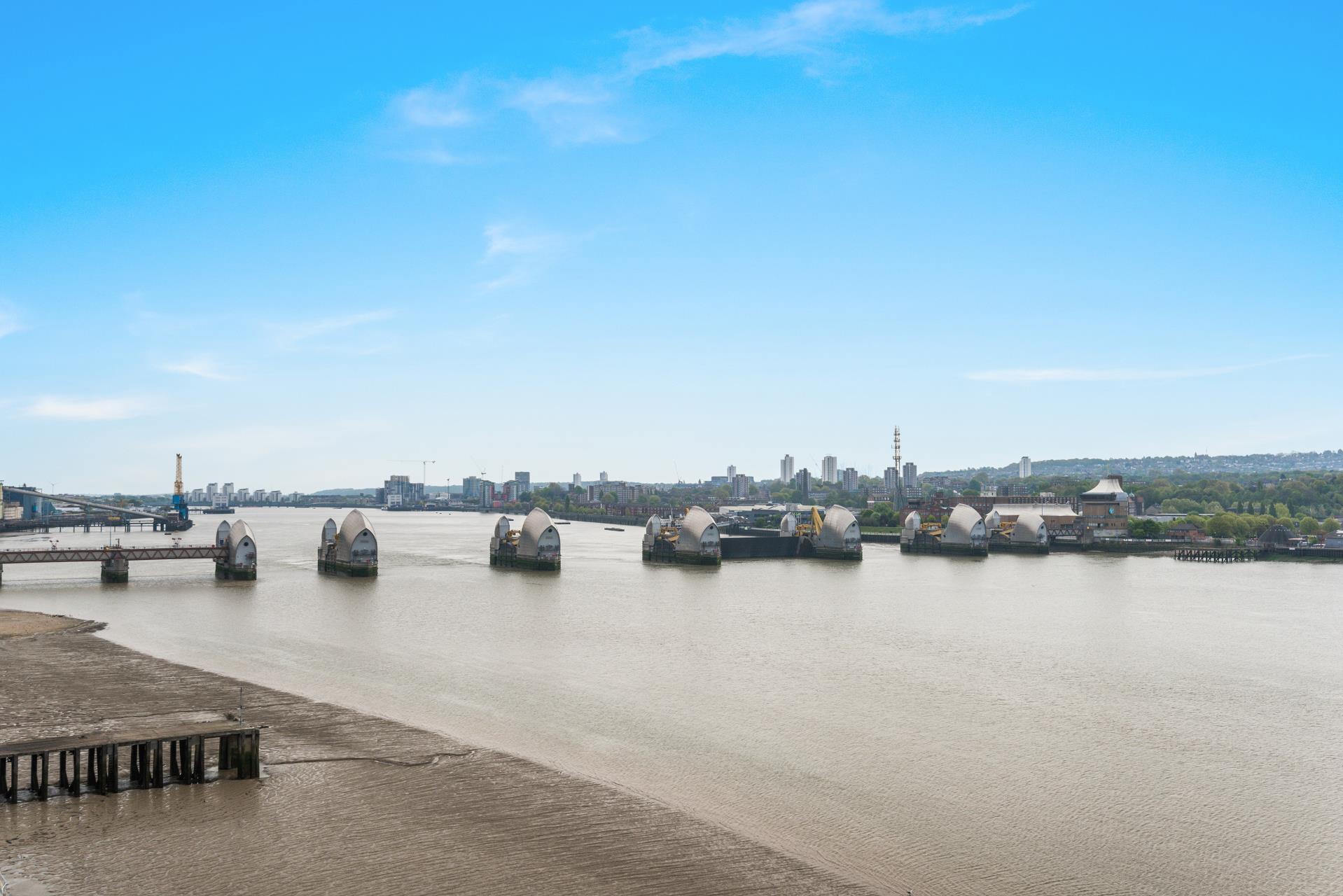 Flat Riverside Walk in Greater London