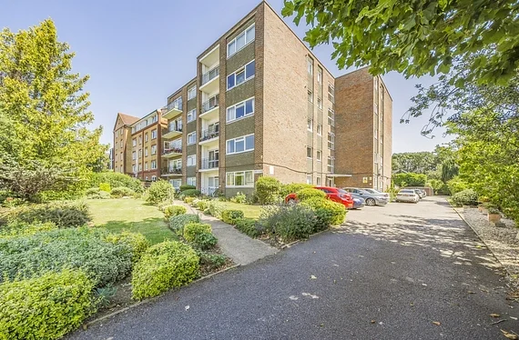 Flat Wolsey Close in Greater London