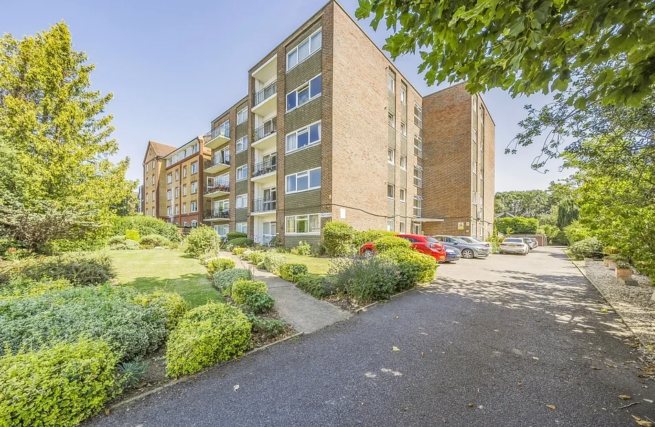 Flat Wolsey Close in Greater London