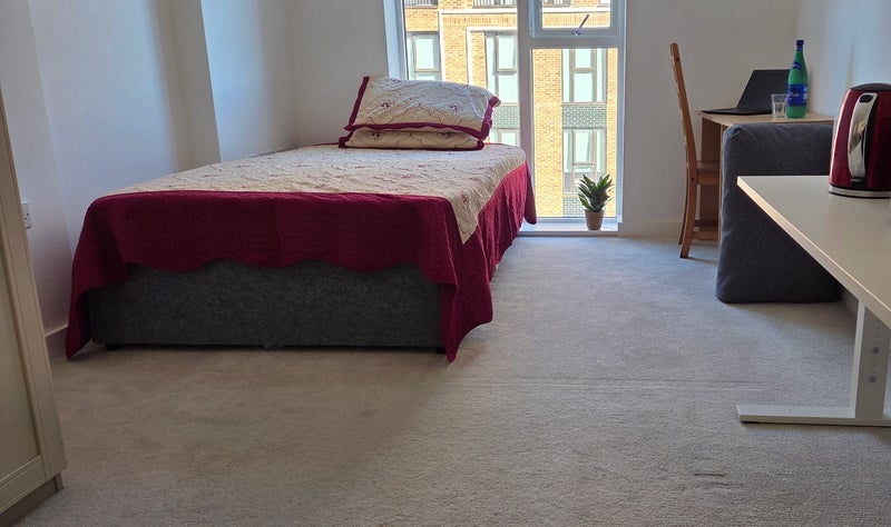Room Albany Road in Greater London