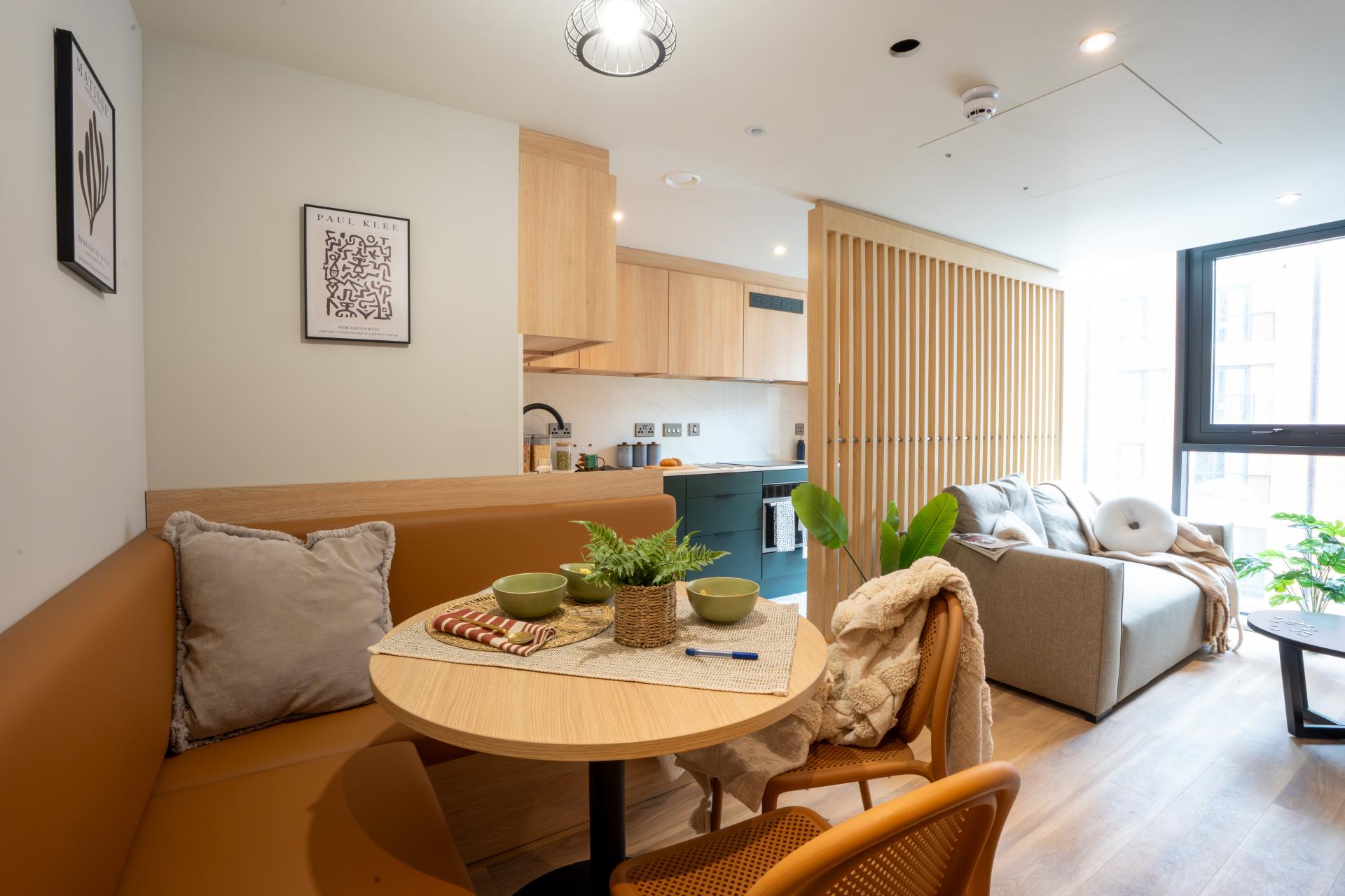 Room Claremont Road in Greater London