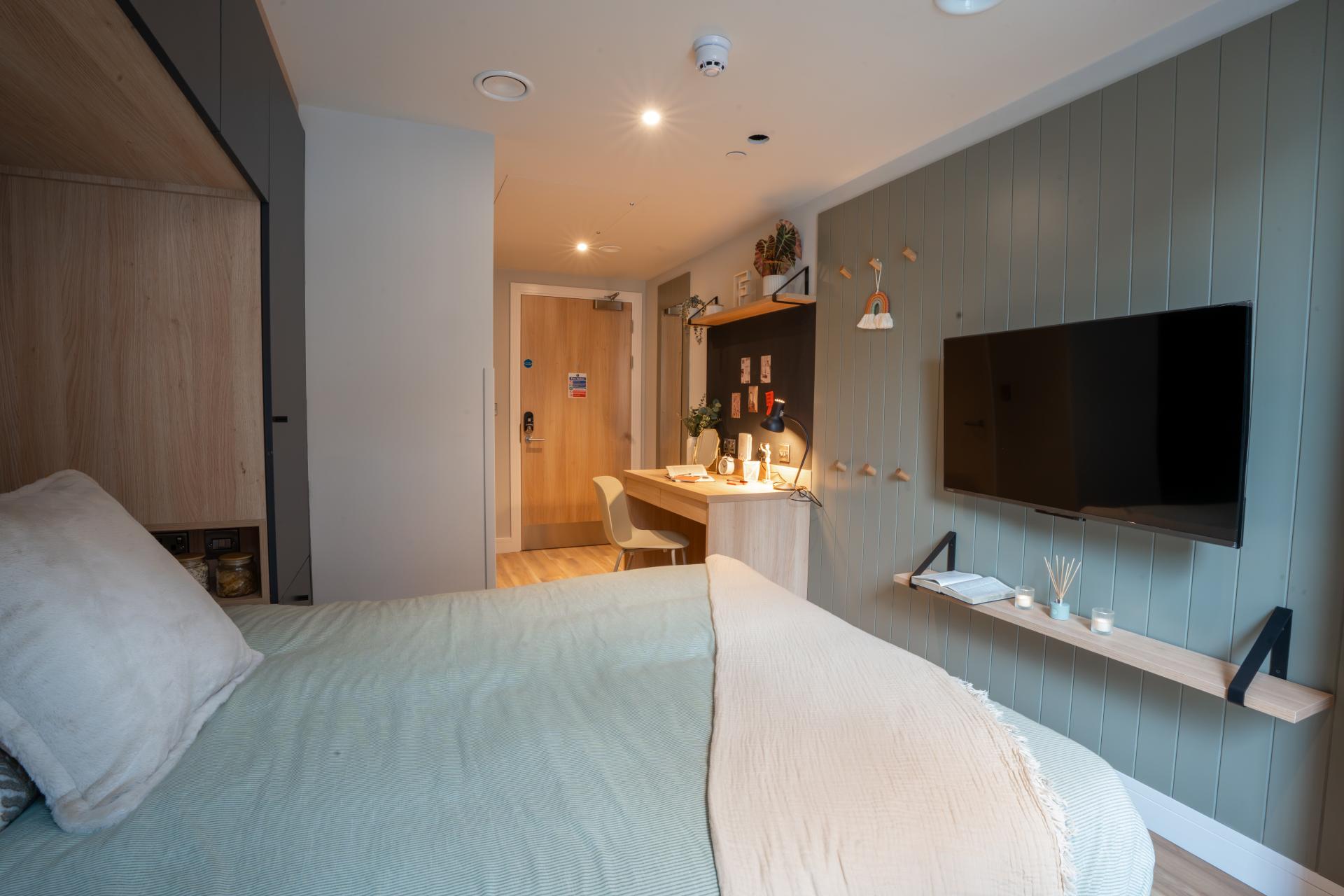 Room Claremont Road in Greater London