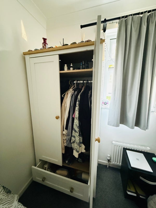 Room Commerce Road in Greater London