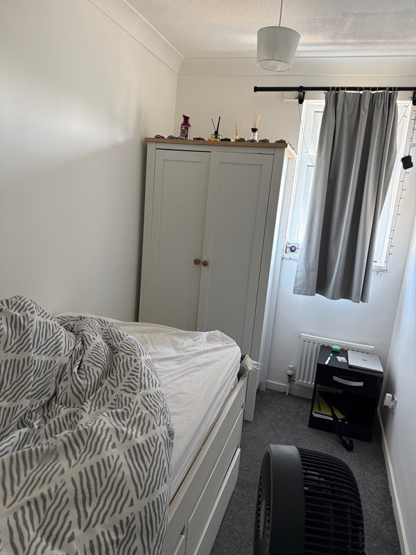 Room Commerce Road in Greater London
