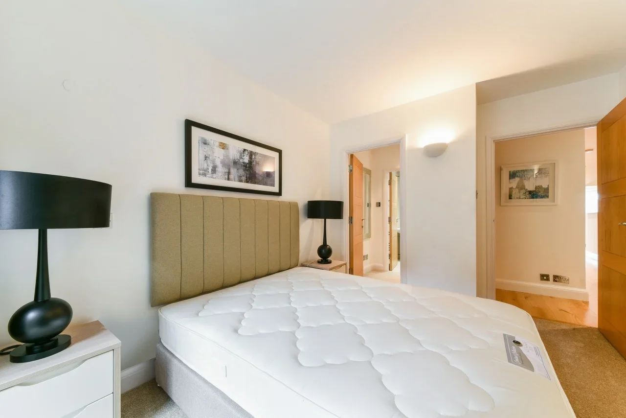 Flat New Globe Walk in Greater London