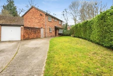 House Quartz Close in Wokingham