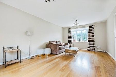 House Quartz Close in Wokingham