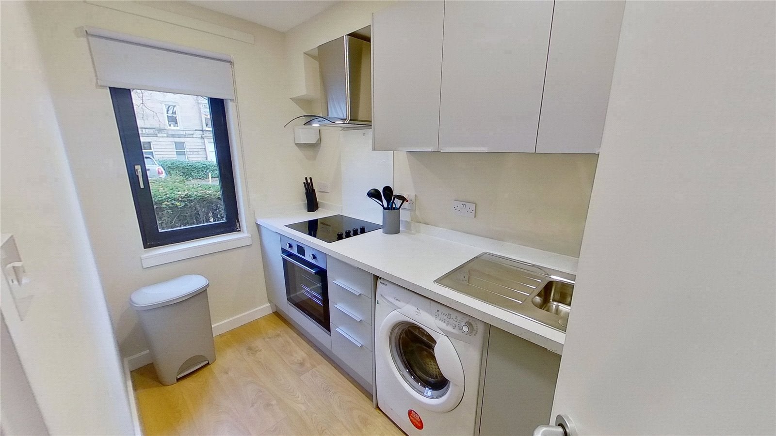 Flat Eyre Crescent in City of Edinburgh