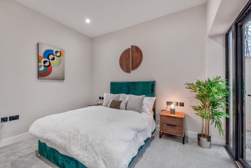 Flat Harlesden Road in Greater London