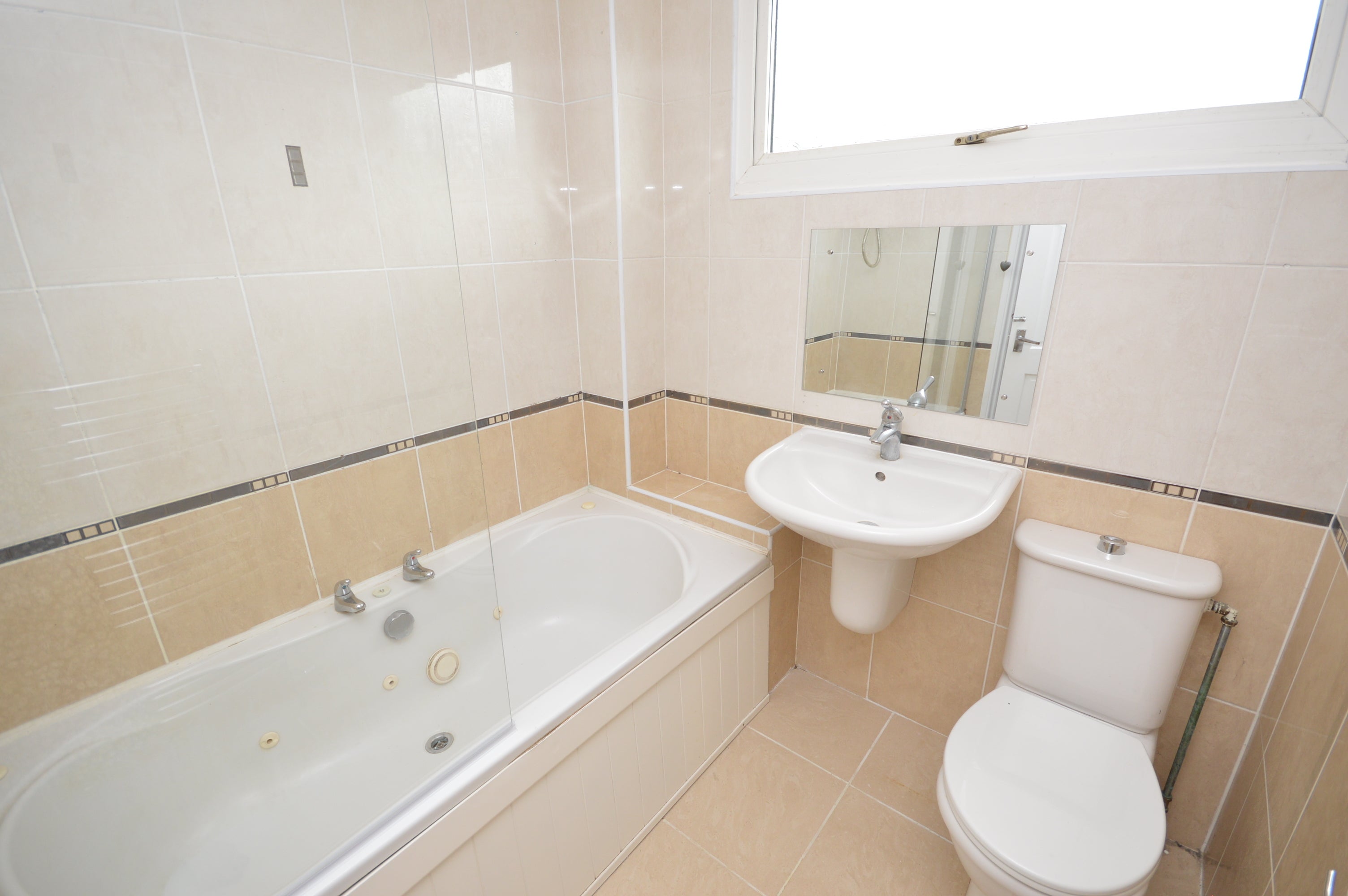 House Braemar Close in Kettering