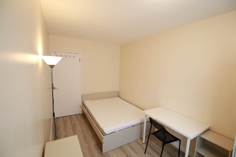 Room High Road Leyton in Greater London