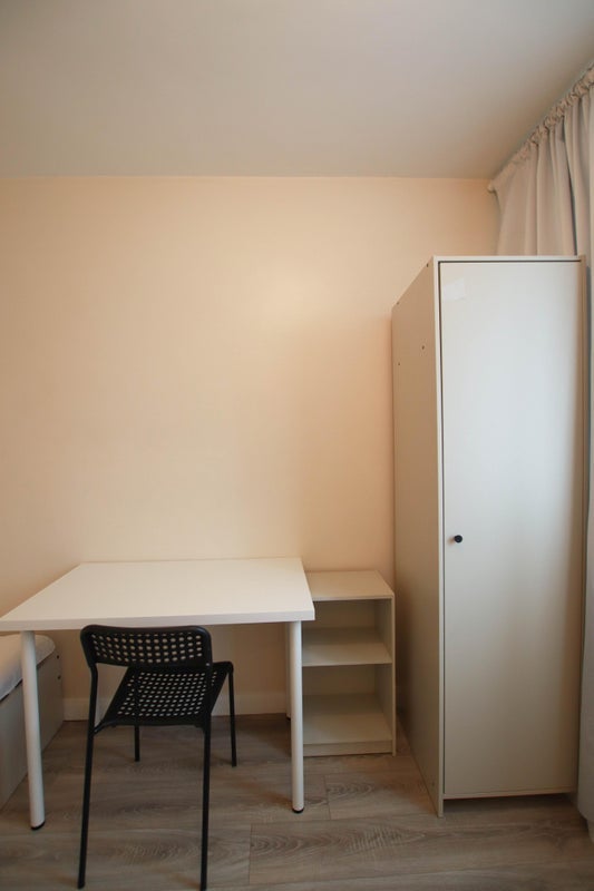 Room High Road Leyton in Greater London