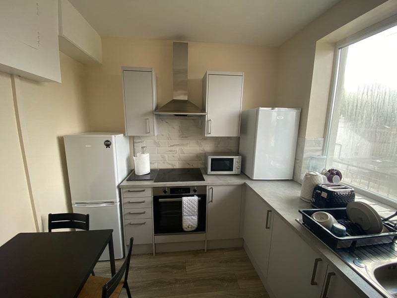 Room High Road Leyton in Greater London