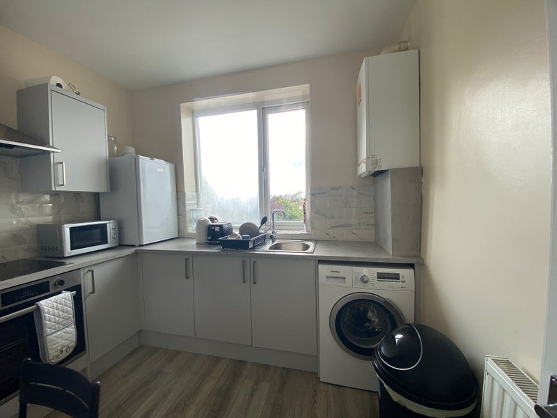 Room High Road Leyton in Greater London