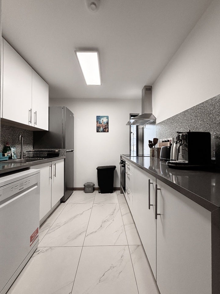Flat Upper Thames Street in City of London