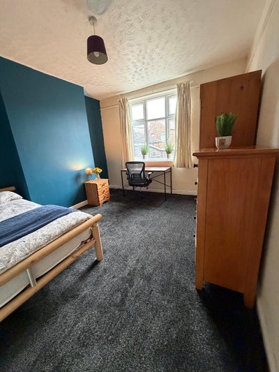 Room Rodgers Street in Stoke-on-Trent