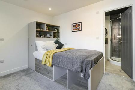 Room Montgomerie Road in Portsmouth