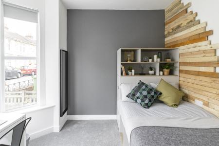 Room Montgomerie Road in Portsmouth