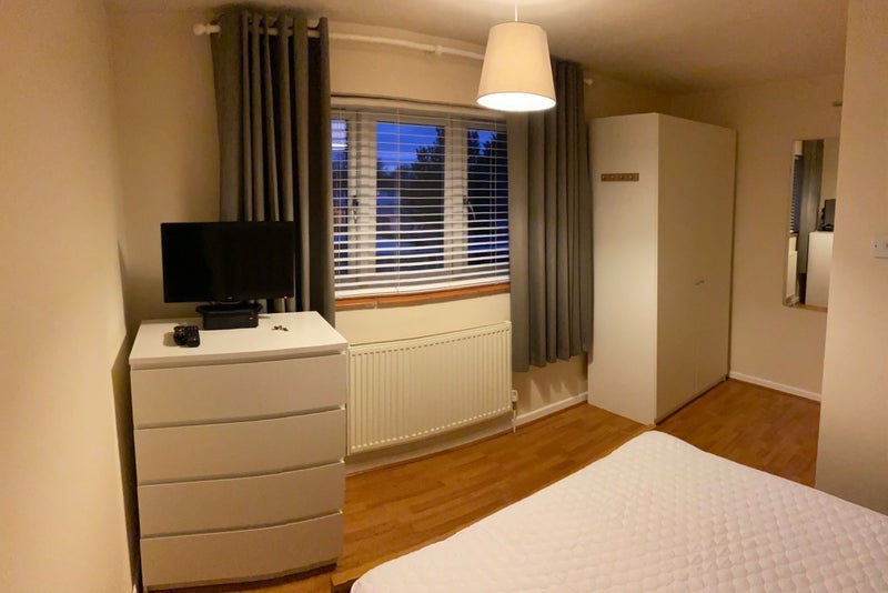Room Lincoln Close in Crawley