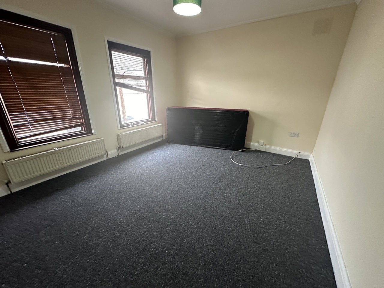 Flat Beverley Road in Greater London