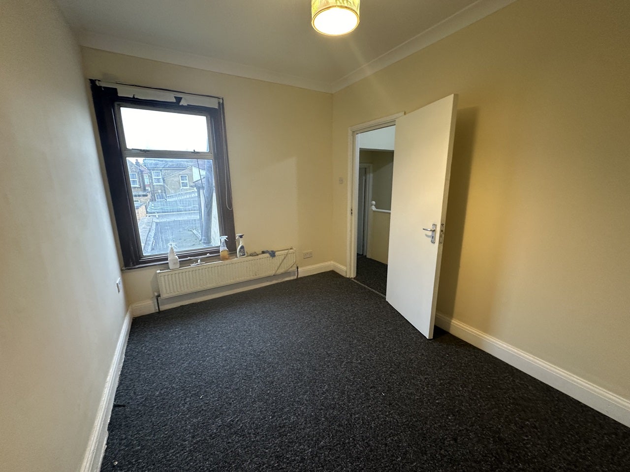 Flat Beverley Road in Greater London