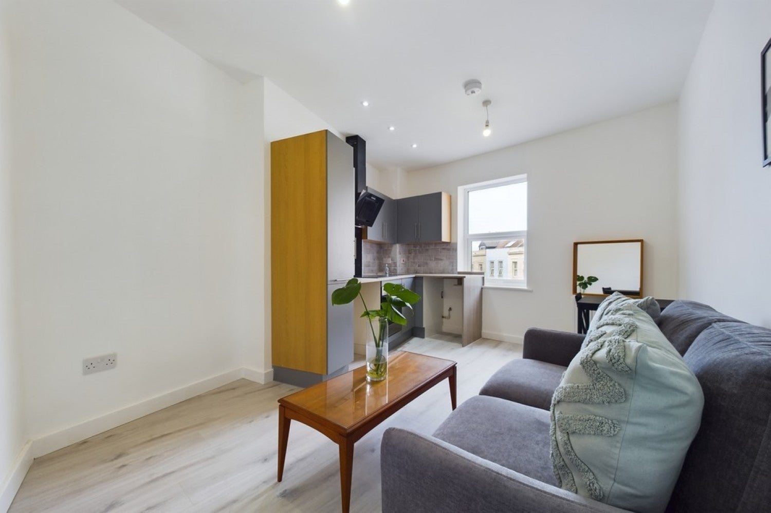Flat Rendezvous Street in Folkestone and Hythe District