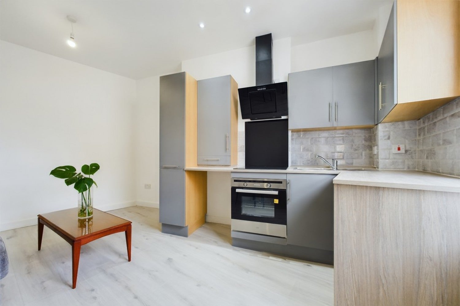 Flat Rendezvous Street in Folkestone and Hythe District