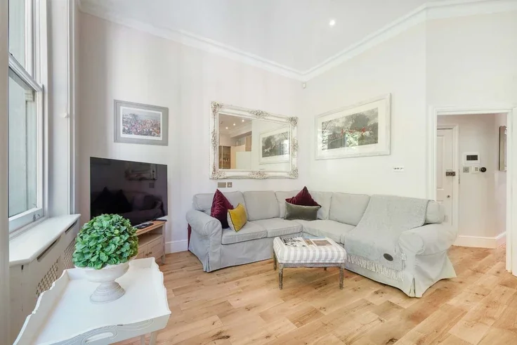 Flat Courtfield Gardens in Greater London