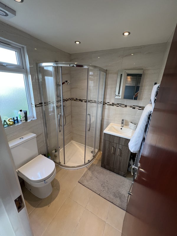 Room Tranmere Road in Greater London