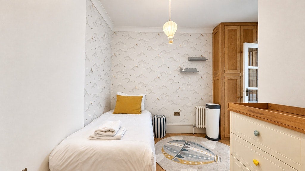 Flat Palace Court in City of Westminster