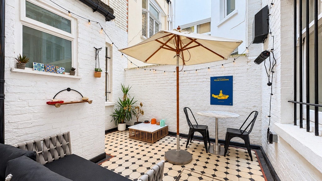 Flat Palace Court in City of Westminster