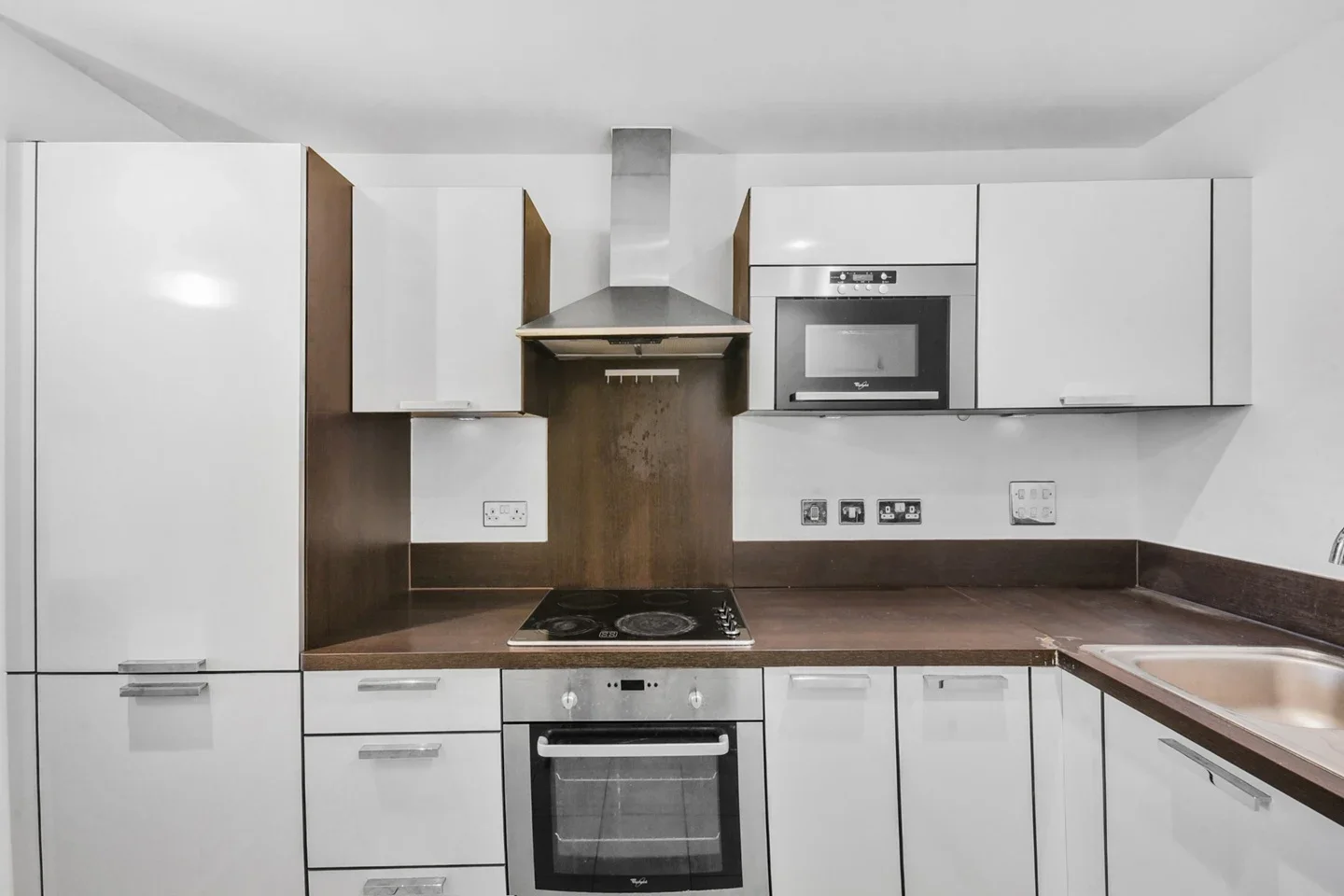 Flat Surrey Quays Road in Greater London