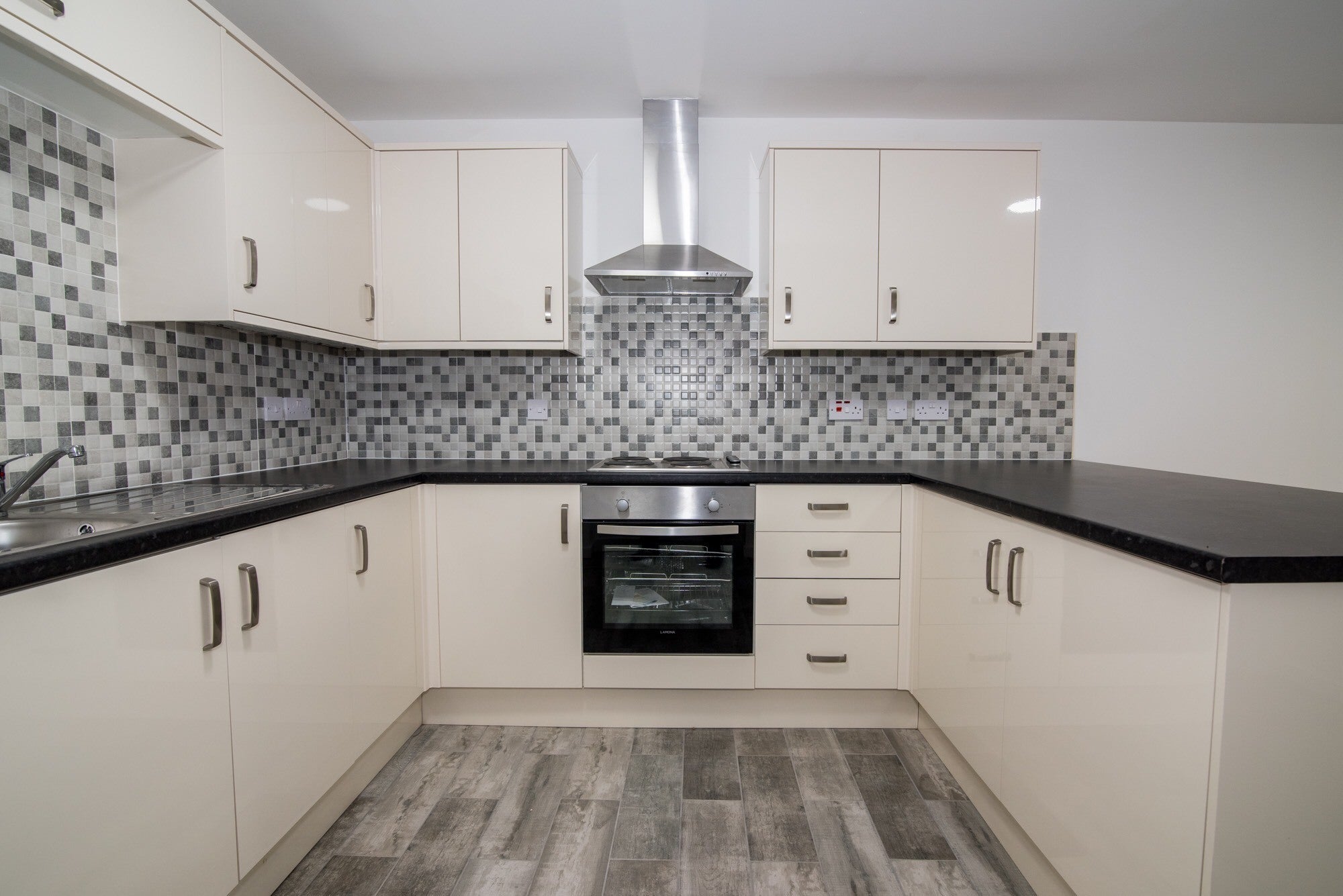 Flat Beecroft Road in Cannock Chase