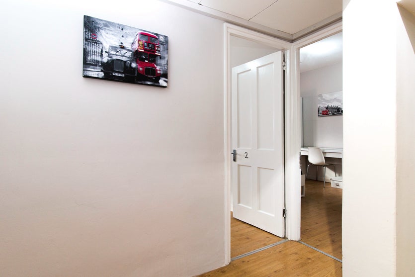 Flat Poynders Gardens in Greater London