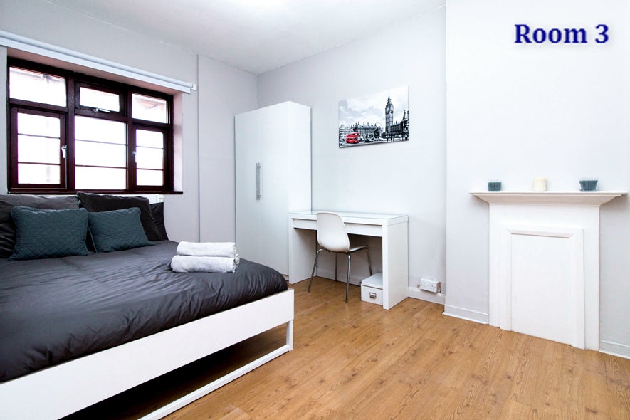 Flat Poynders Gardens in Greater London