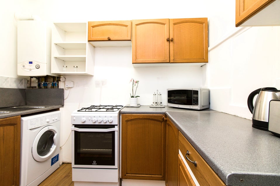 Flat Poynders Gardens in Greater London
