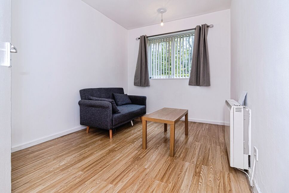 Flat Conyngham Road in Manchester