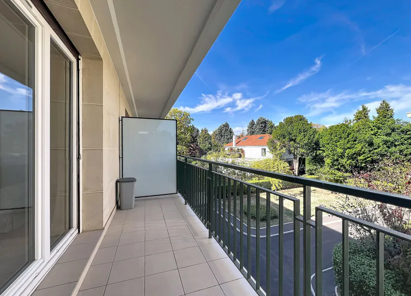 Flat Rue de Suresnes in Vaucresson