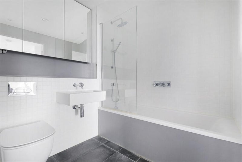 Flat Harrow Manorway in Greater London