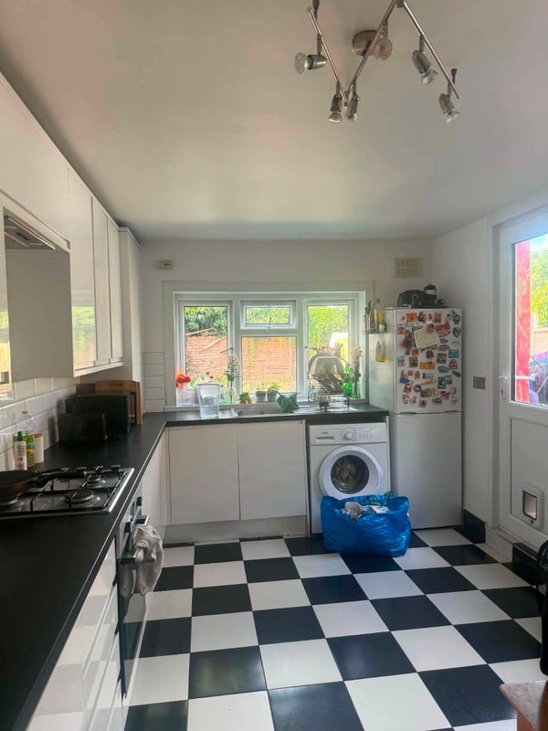 Room Lothair Road South in Greater London