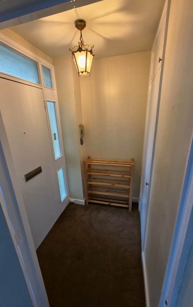 Flat The Pines in Greater London