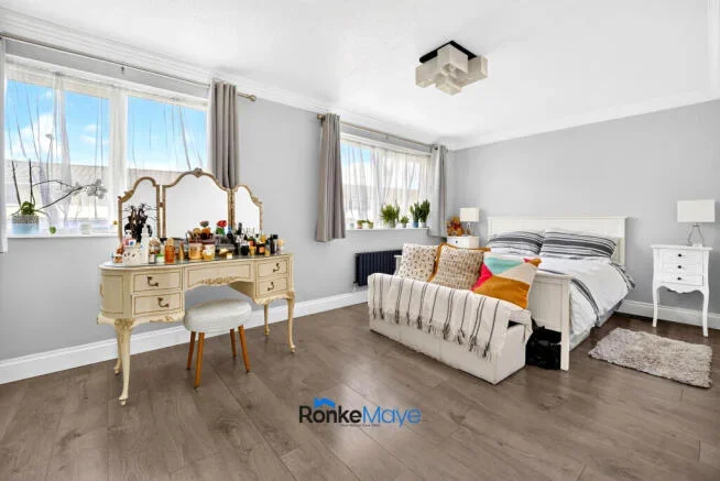 Flat Selhurst Road in Greater London
