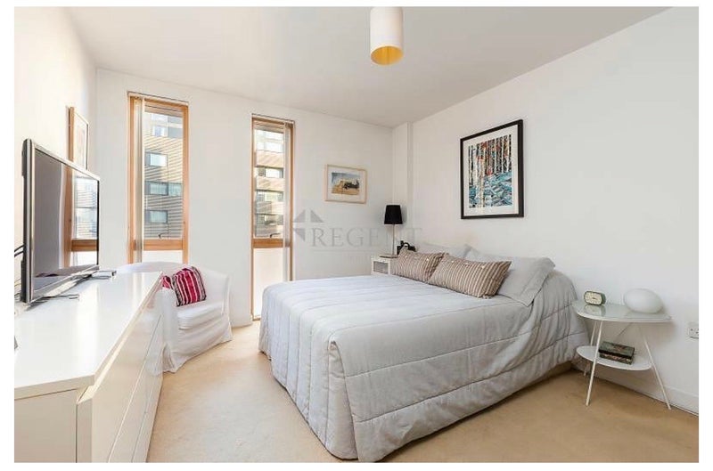 Flat Crampton Street in Greater London