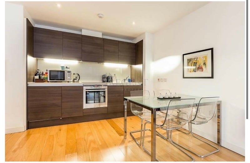 Flat Crampton Street in Greater London