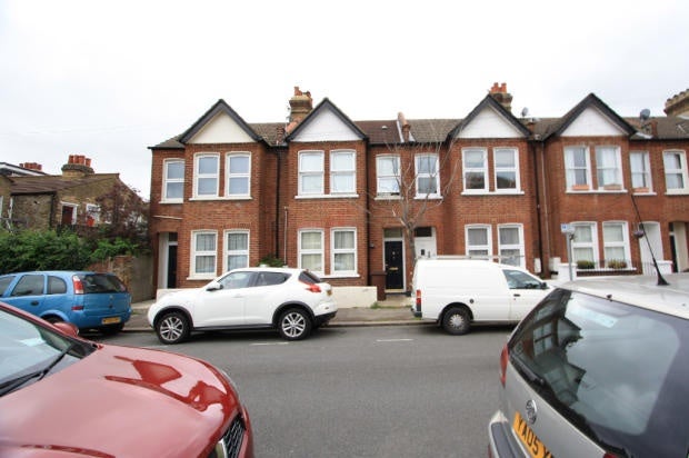 Flat Miller Road in Greater London