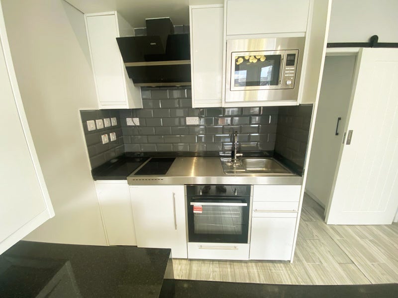 Flat Courtland Avenue in Greater London