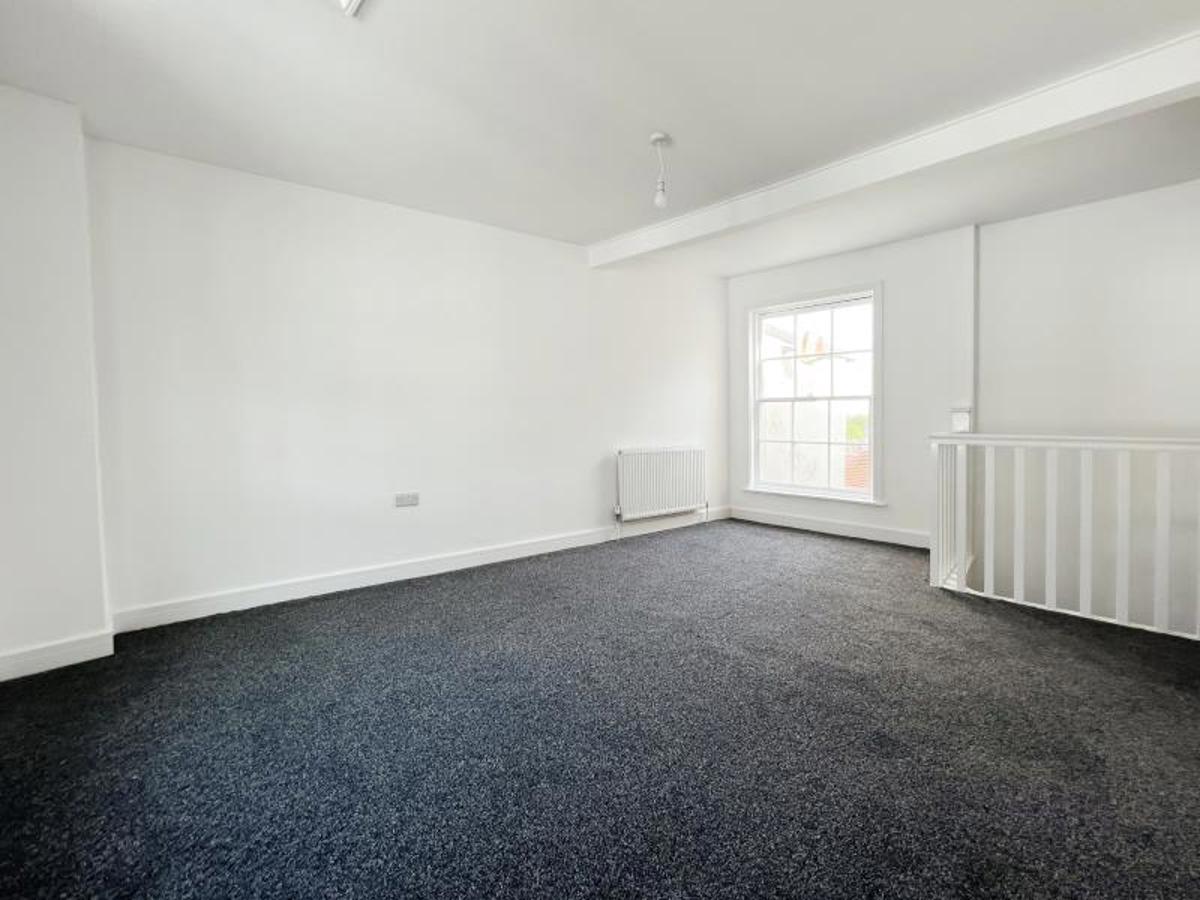 Flat West Street in Banwell
