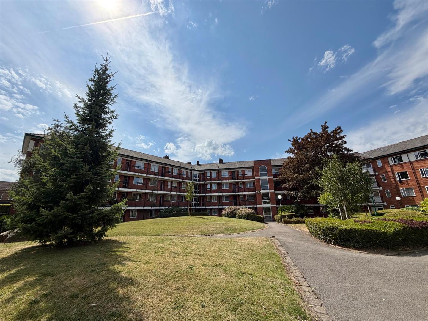Flat Eccles New Road in Salford