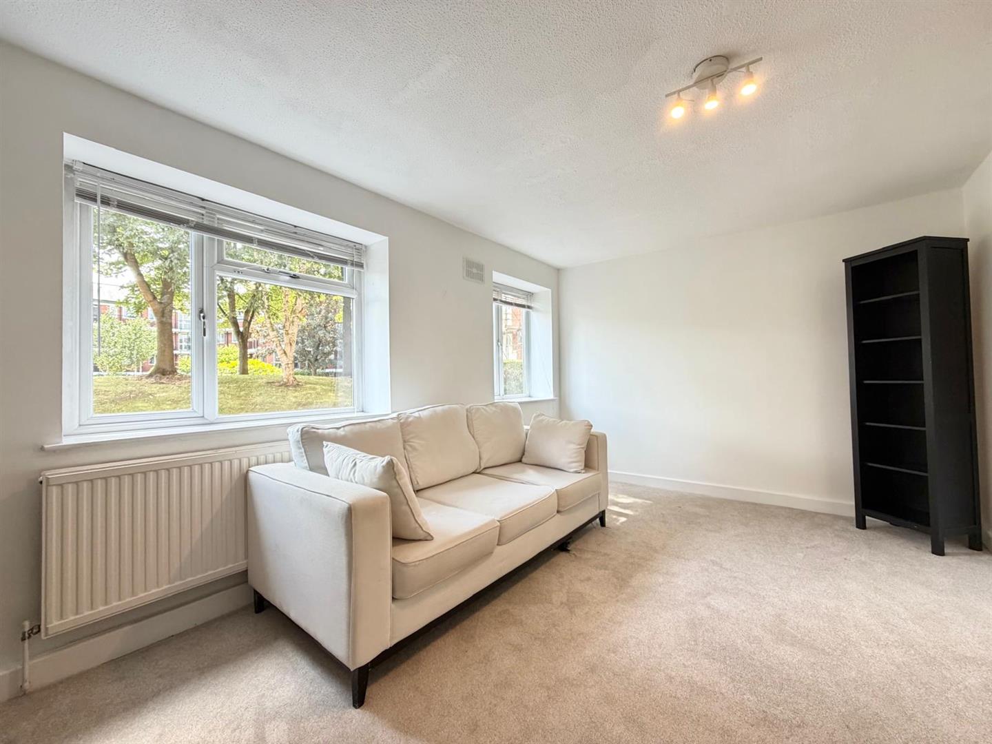 Flat Eccles New Road in Salford