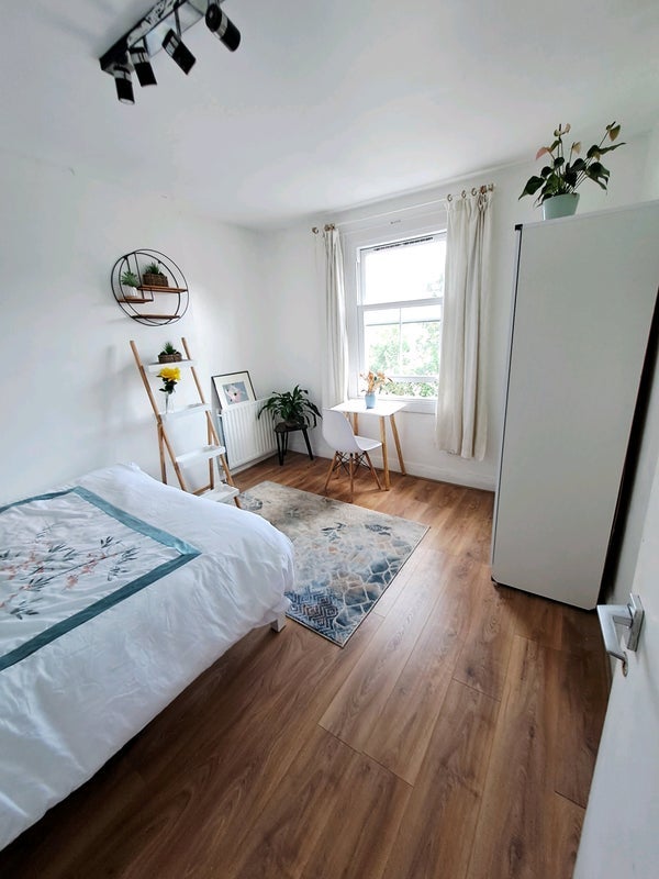Room Graces Road in Greater London